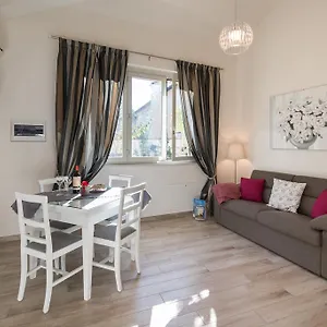 Roommo Santa Maria Novella Apartment