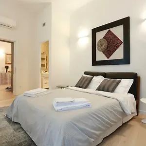 Opera 19 Luxury Apartment